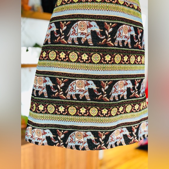 ICÔNE Tapestry Elephant Pattern Mini Skirt – Size M - Picture 7 of 8